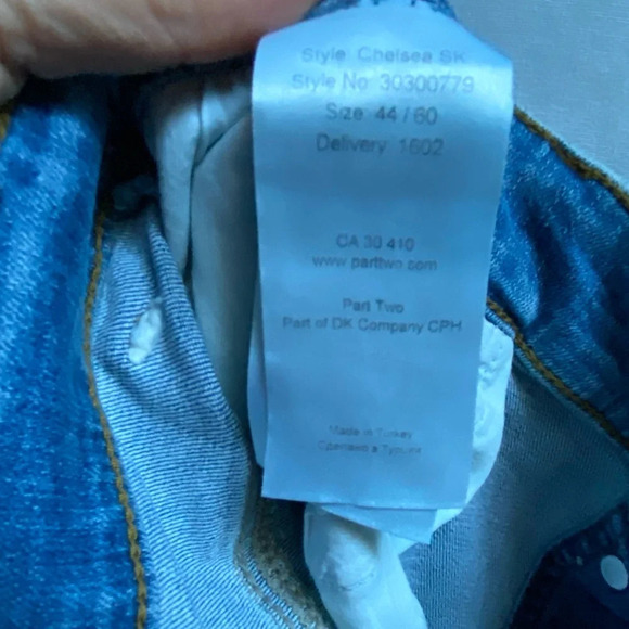 Part  Two 5 pocket Jean button skirt Sz 44 - Picture 6 of 10